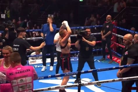 boxer flashes crowd after fight|VIDEO: Boxer Flashes Crowd After First Win